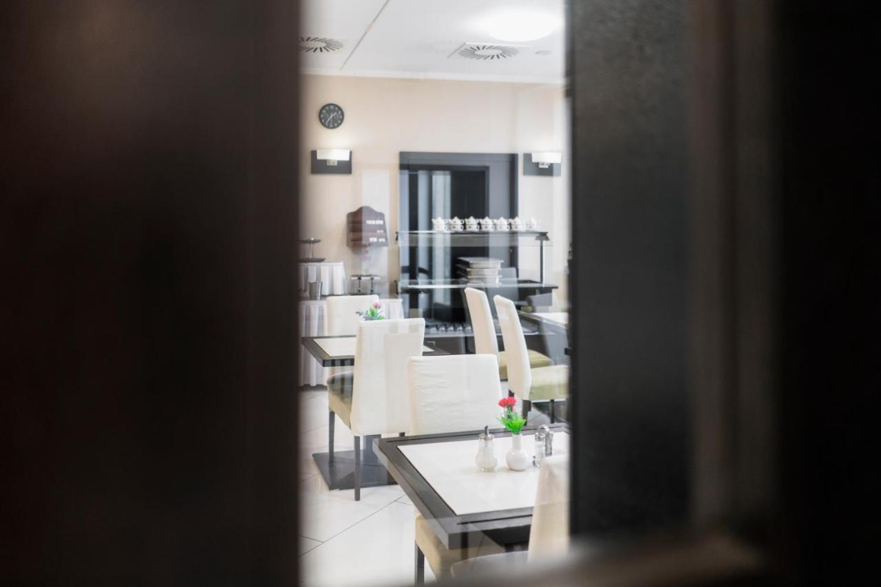 Hotel Astory Plzeň Buitenkant foto