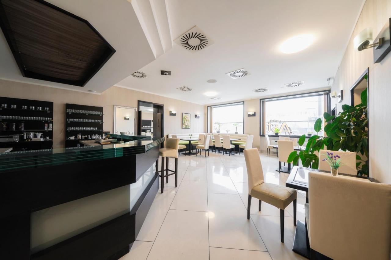 Hotel Astory Plzeň Buitenkant foto